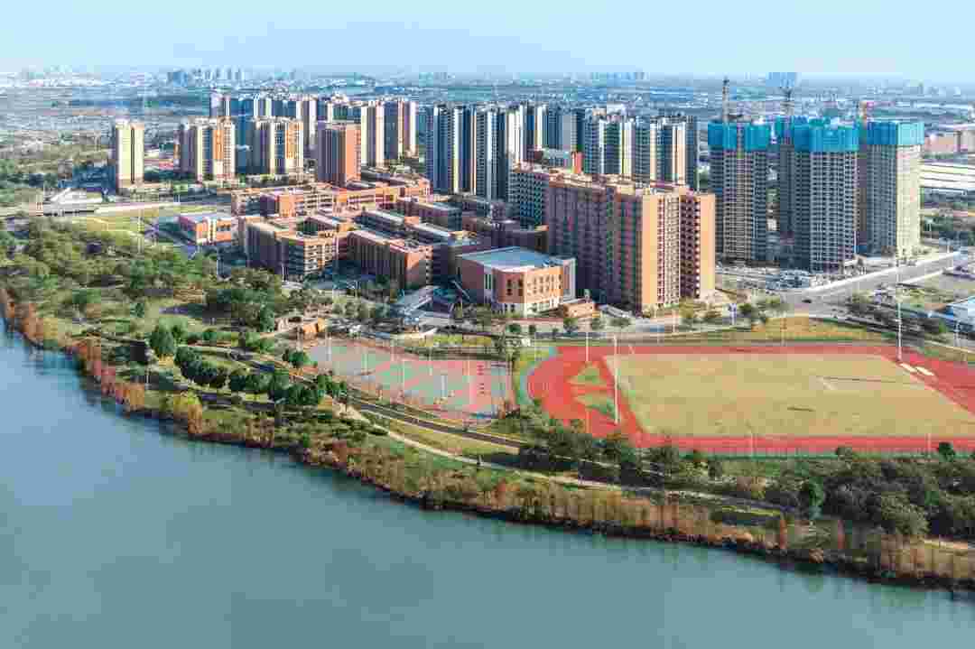 卓越万科朗润园配建学校实景图.jpg